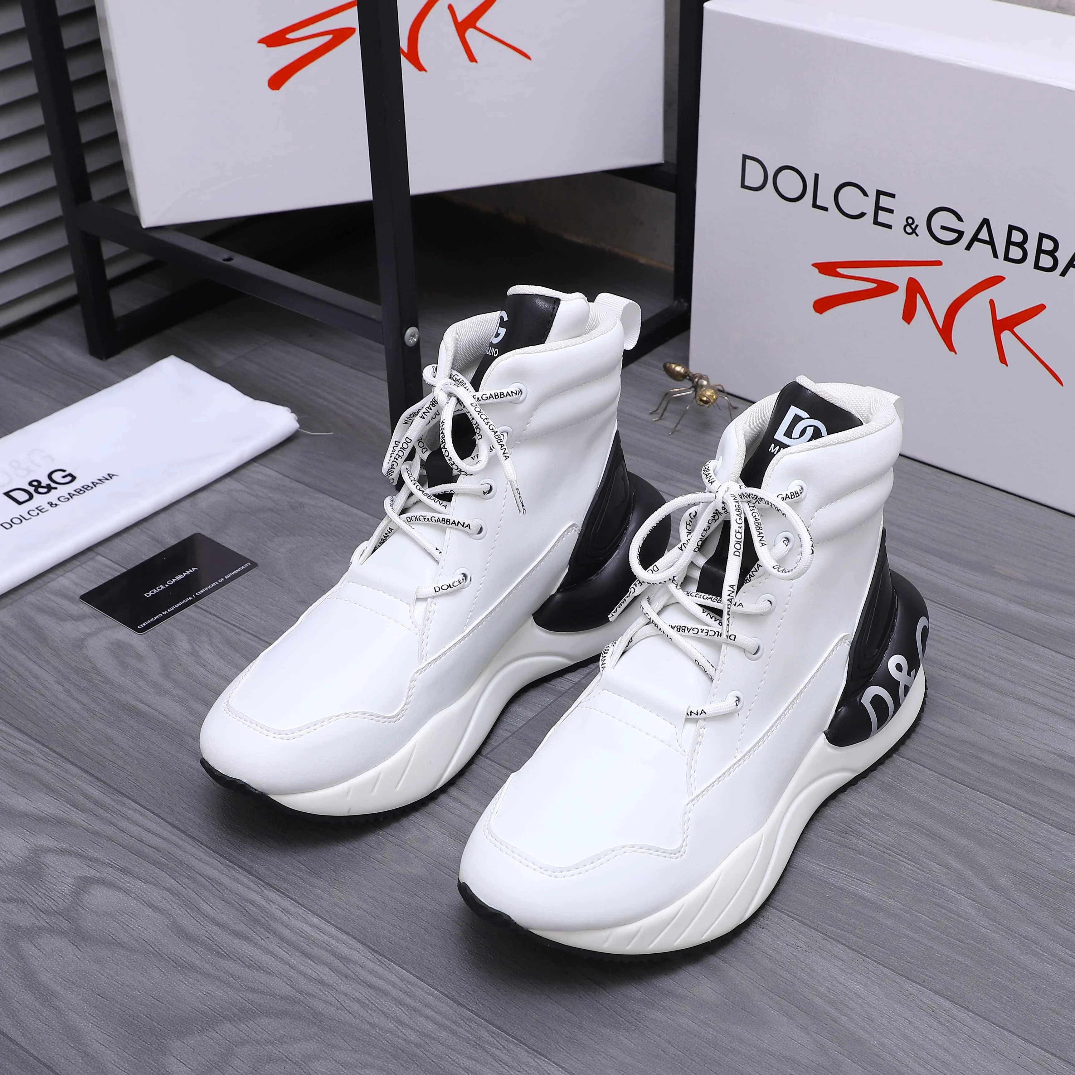 Men's shoes 💰p540 Product trademark: DG (Dolce & Gabbana) high-top casual shoes for couples. Regular size: 36-46 (45.46 is custom-made and non-returnable) Product materials: Selected cowhide stitching upper, mesh lining, cowhide insole, rubber outsole